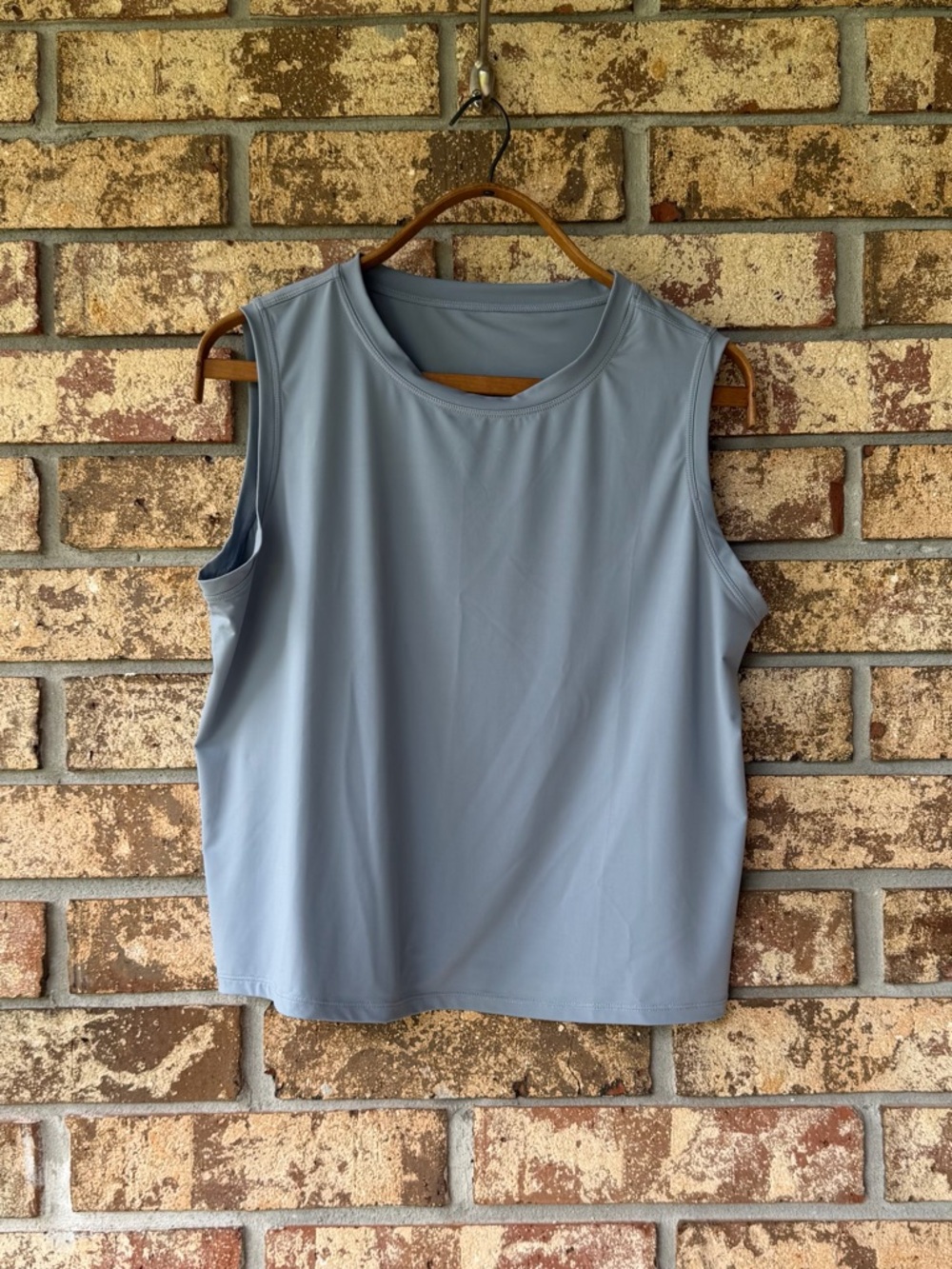 Athletic Wear Crop Top Size Large Mystery Logo Polyamide Spandex Blend So Soft!